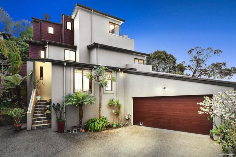 Photo of property in 180 Browns Bay Road, Murrays Bay, Auckland, 0630