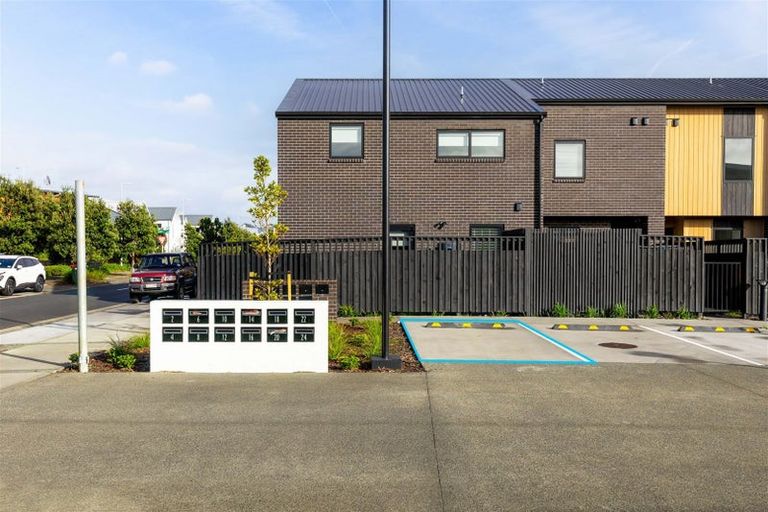 Photo of property in 68 Glidepath Road, Hobsonville, Auckland, 0616