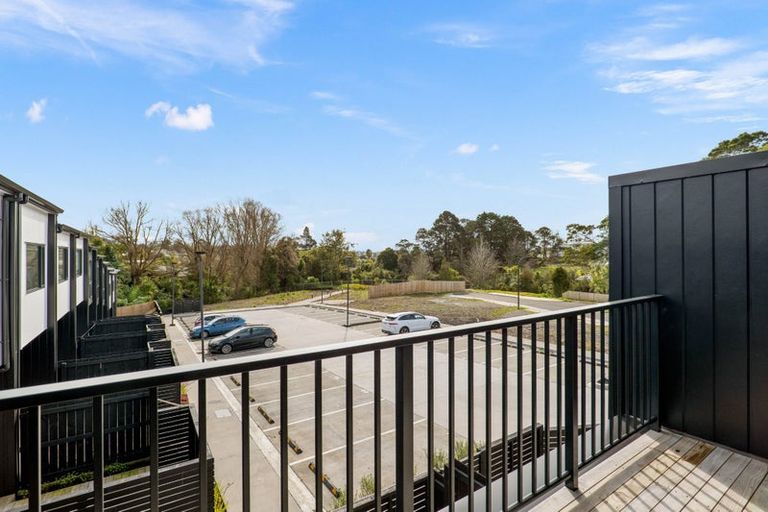 Photo of property in 3 Meg Lane, Glen Eden, Auckland, 0602