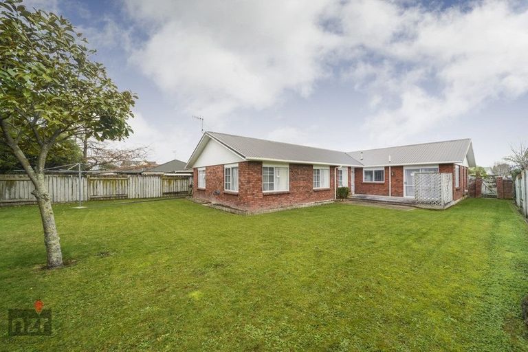 Photo of property in 5 Rosebank Avenue, Kelvin Grove, Palmerston North, 4414