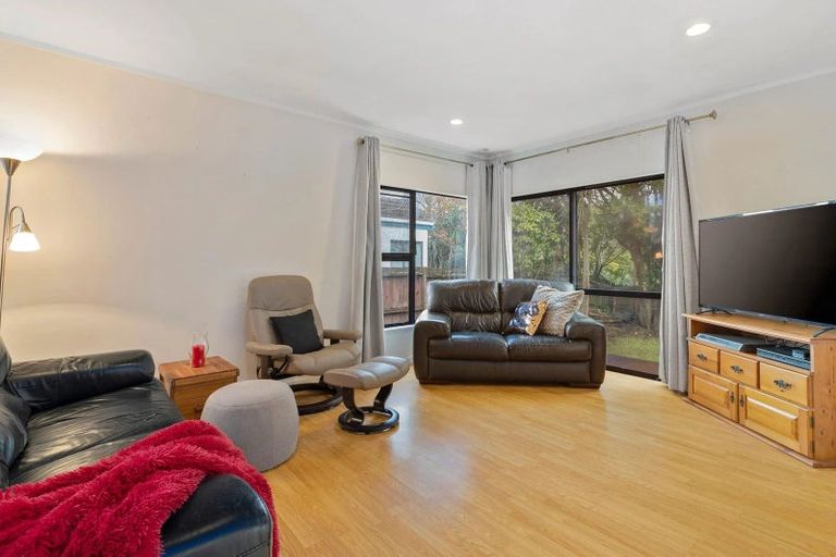 Photo of property in 2/26 Centorian Drive, Windsor Park, Auckland, 0632