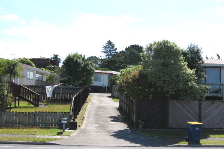 Photo of property in 2/45 Caribbean Drive, Unsworth Heights, Auckland, 0632