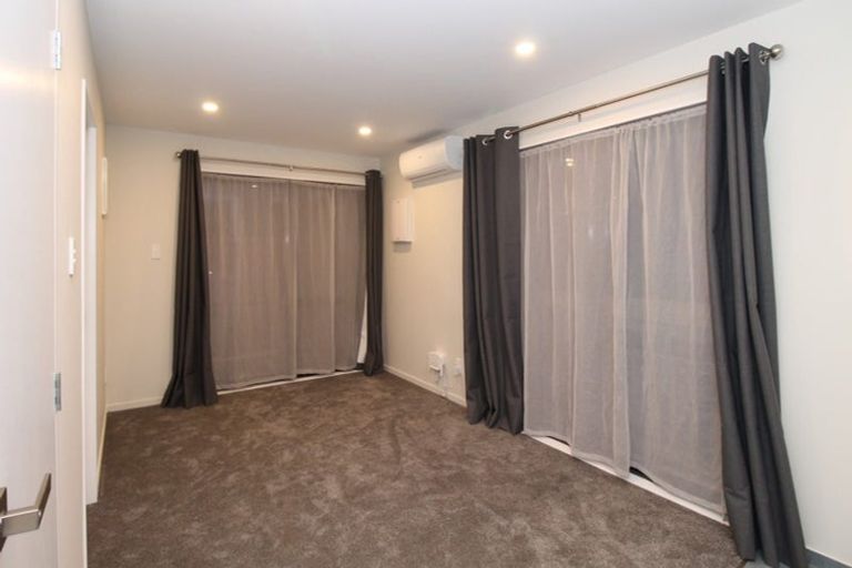 Photo of property in 4 Fruitvale Road, New Lynn, Auckland, 0600