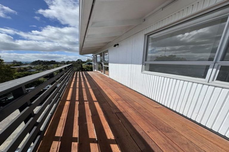 Photo of property in 3 Hartley Terrace, Massey, Auckland, 0614