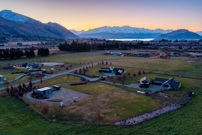 Photo of property in 14 Little Orchard Way, Wanaka, 9382