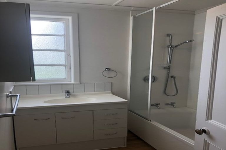 Photo of property in 15 Paritutu Road, Spotswood, New Plymouth, 4310