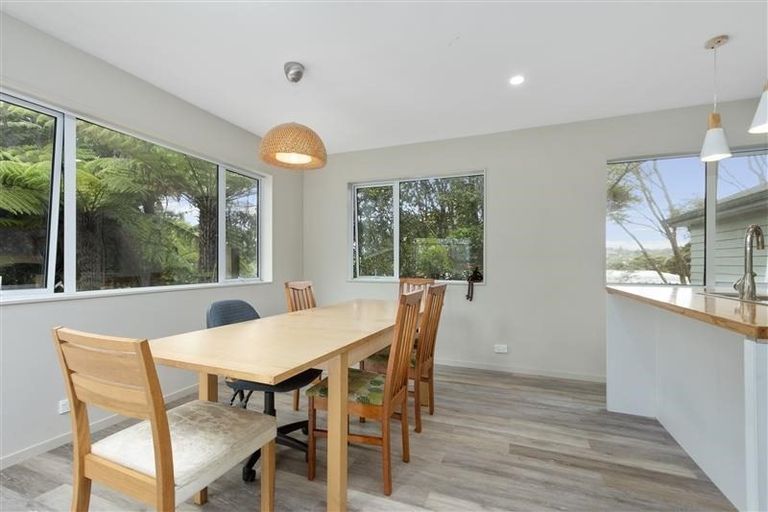 Photo of property in 40h Konini Road, Titirangi, Auckland, 0604
