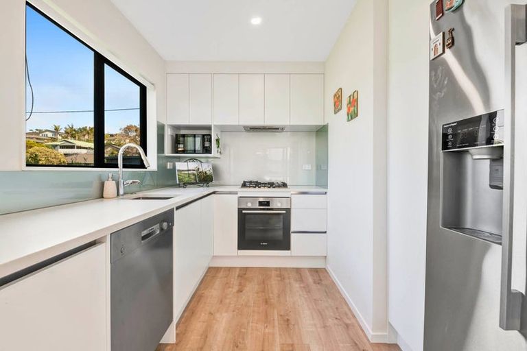 Photo of property in 4 William Bayes Place, Red Beach, 0932