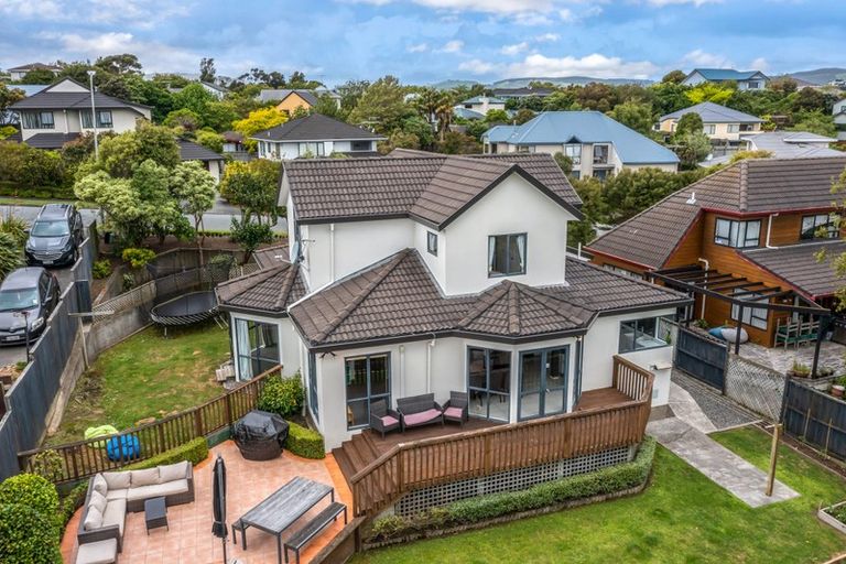 Photo of property in 6 Saunders Close, Whitby, Porirua, 5024