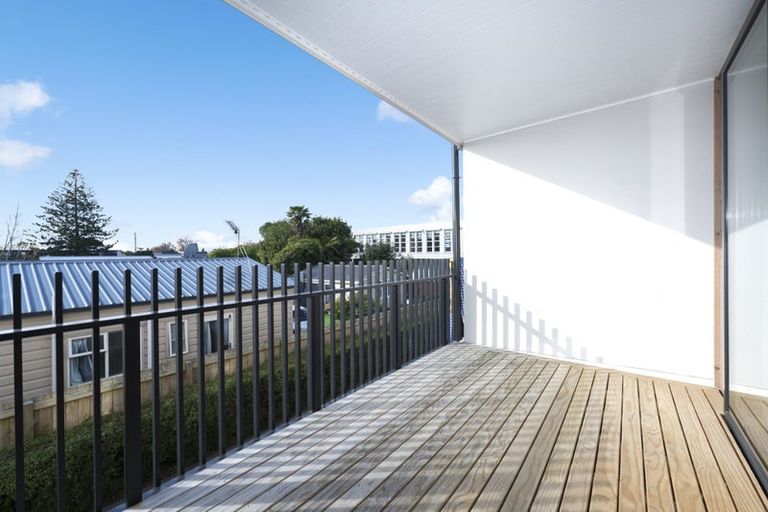Photo of property in 5/5 Peachgrove Road, Te Atatu Peninsula, Auckland, 0610