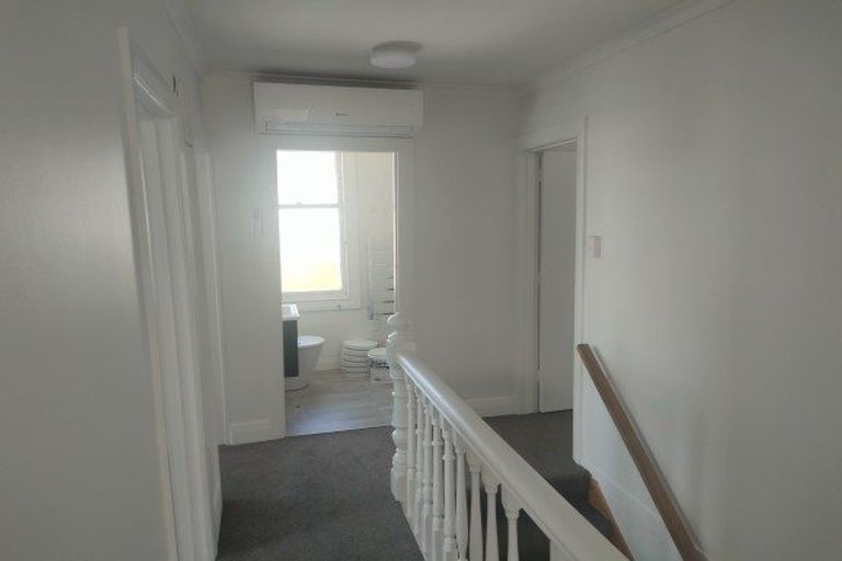 Photo of property in 142 Tasman Street, Mount Cook, Wellington, 6021