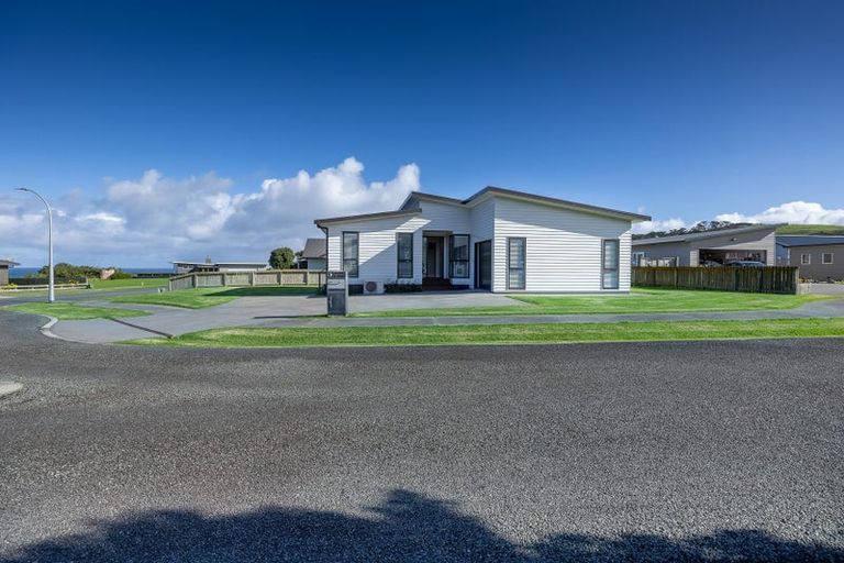 Photo of property in 1 Ambergris Place, Baylys Beach, 0377