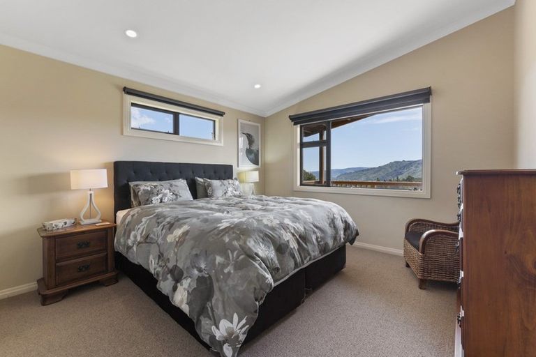 Photo of property in 11 Streets Way, Timberlea, Upper Hutt, 5018