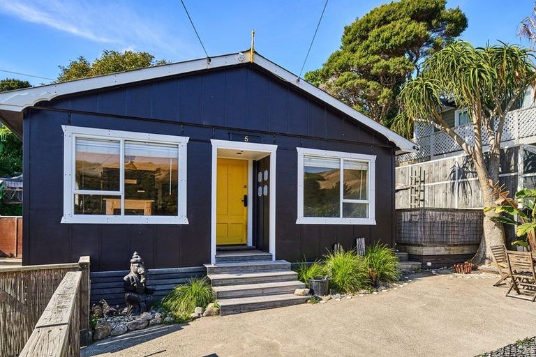 Photo of property in 5 Takutai Road, Pukerua Bay, 5026