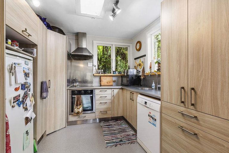 Photo of property in 35 Airlie Road, Plimmerton, Porirua, 5026