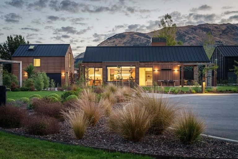 Photo of property in 16 Mccaw Mews, Wanaka, 9305