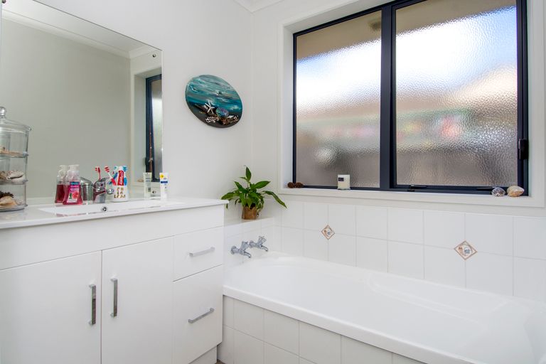 Photo of property in 64 Oriental Parade, Papamoa Beach, Papamoa, 3118