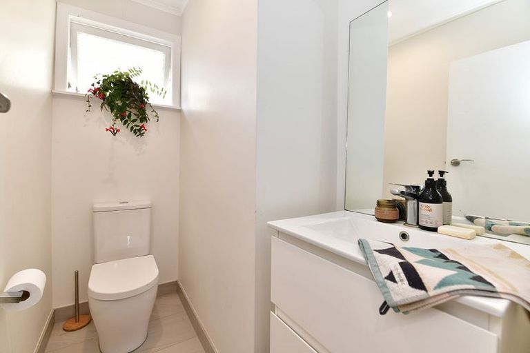 Photo of property in 22 Downer Street, Helensville, 0800