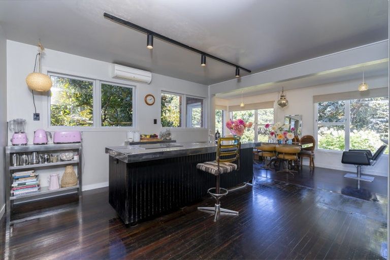 Photo of property in 15 Opou Road, Titirangi, Auckland, 0604