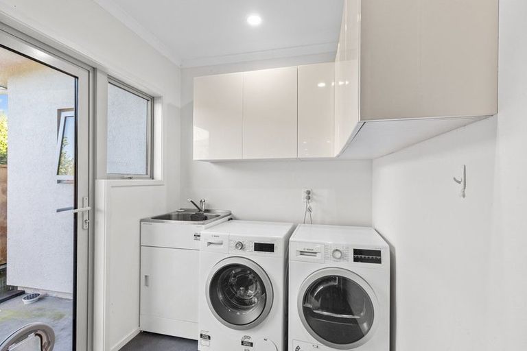 Photo of property in 17 Redwood Crescent, Hurdon, New Plymouth, 4310