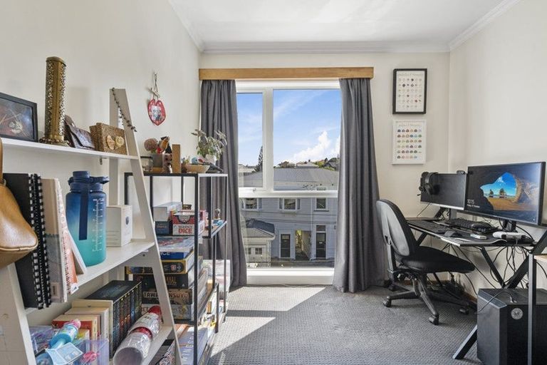 Photo of property in Victoria Court, 10/4u Queen Street, Mount Victoria, Wellington, 6011