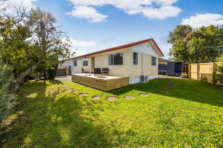 Photo of property in 1/17 Etherton Drive, Weymouth, Auckland, 2103