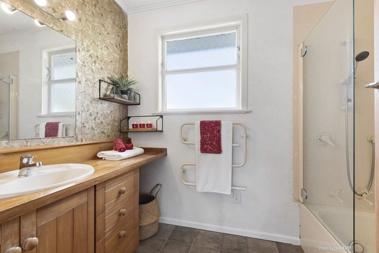 Photo of property in 6 Trebann Street, Paparangi, Wellington, 6037