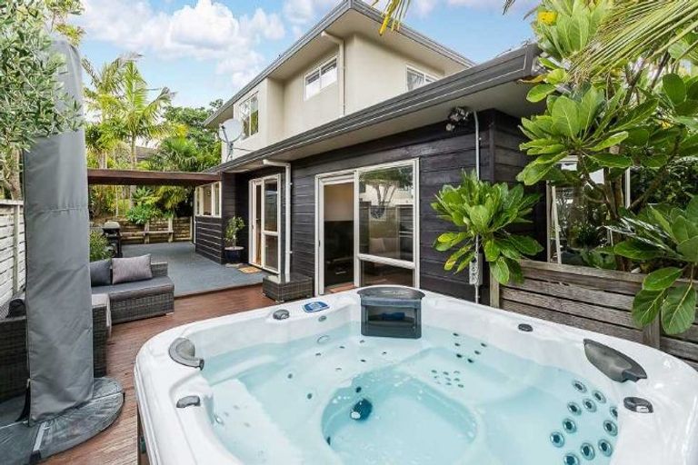 Photo of property in 7 Redfern Lane, Glenfield, Auckland, 0629