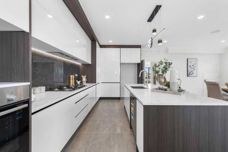 Photo of property in 48 Emerald Avenue, Rosehill, 2113