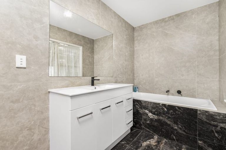 Photo of property in 101 Raglan Street, Mangere East, Auckland, 2024