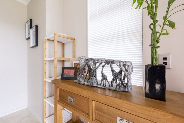 Photo of property in 5 Puketi Lane, Waiuku, 2123