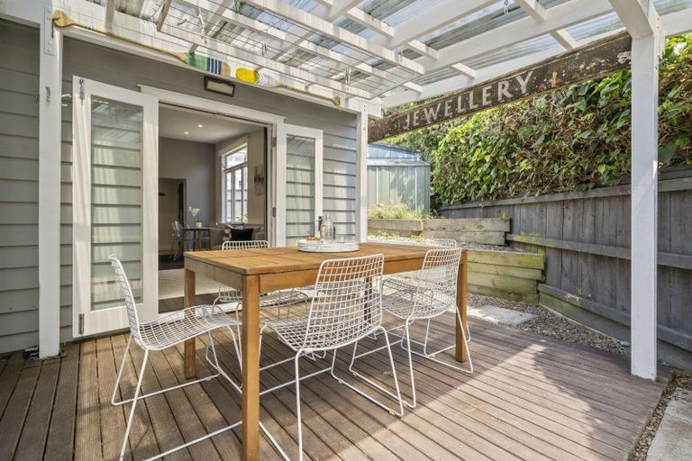 Photo of property in 203 Sutherland Road, Lyall Bay, Wellington, 6022