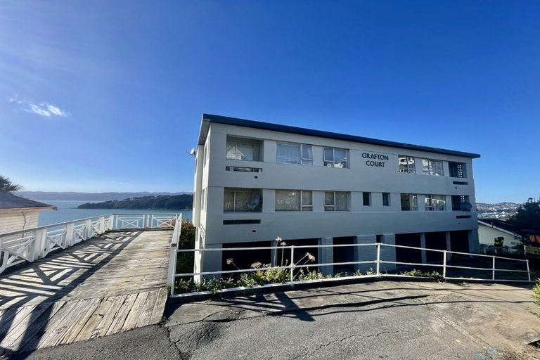 Photo of property in Grafon Court Flats, 53u2 Grafton Road, Roseneath, Wellington, 6011
