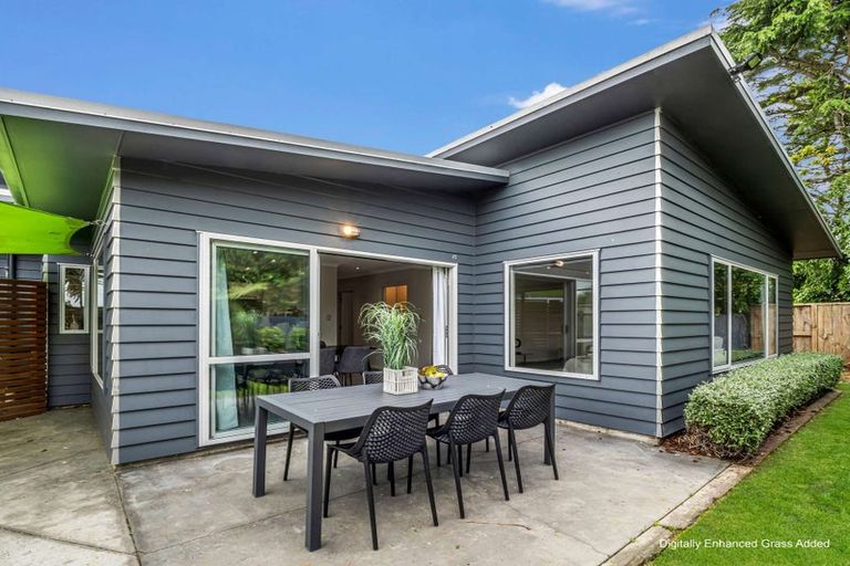 Photo of property in 14a Duna Place, Takaro, Palmerston North, 4412