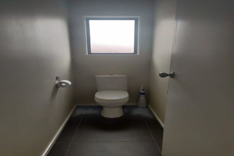 Photo of property in 2/65 Golf Road, New Lynn, Auckland, 0600