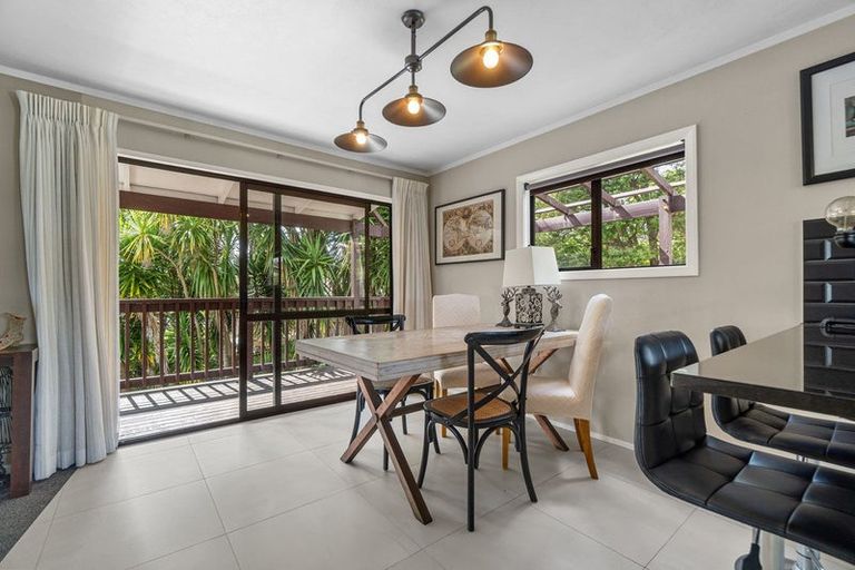 Photo of property in 16 Hawke Place, Pukekohe, 2120