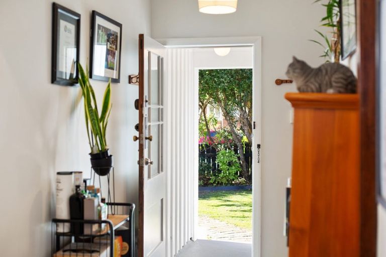 Photo of property in 44 Hardy Street, Waterloo, Lower Hutt, 5011
