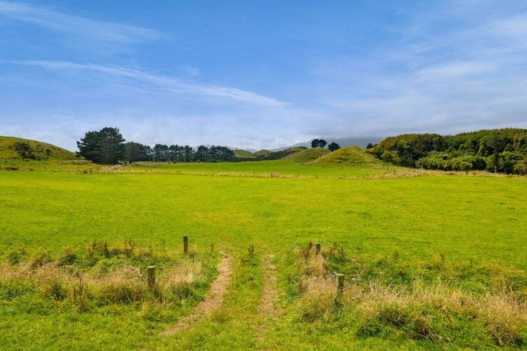 Photo of property in 955 Opua Road, Opunake, 4681