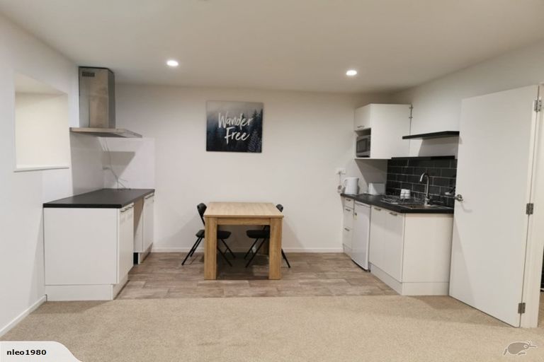 Photo of property in 28 Staincross Street, Green Bay, Auckland, 0604