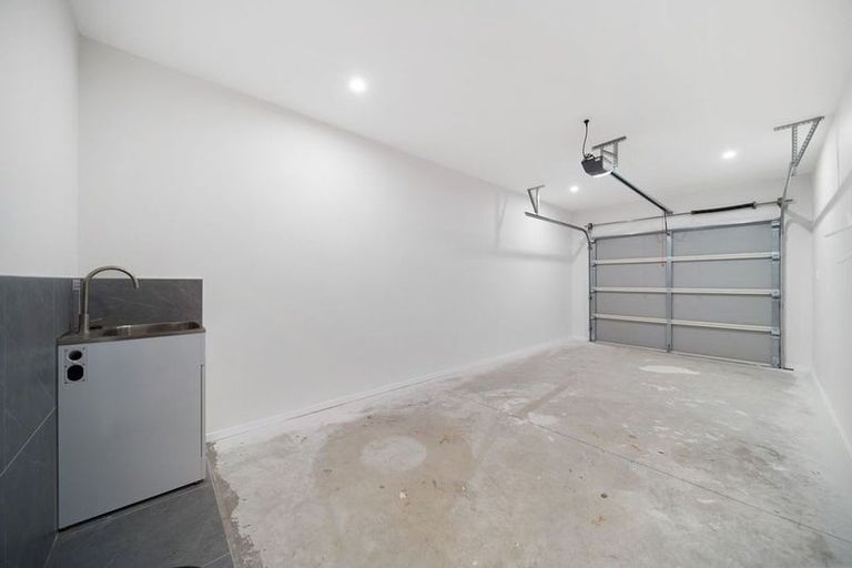 Photo of property in 3 Farranfore Road, Opaheke, Papakura, 2113