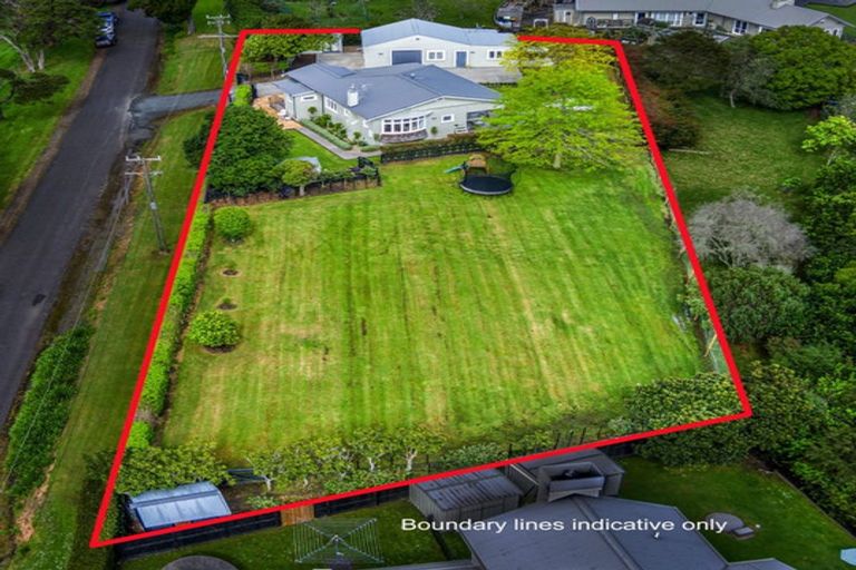 Photo of property in 17 Griggs Road, Whitford, Howick, 2571