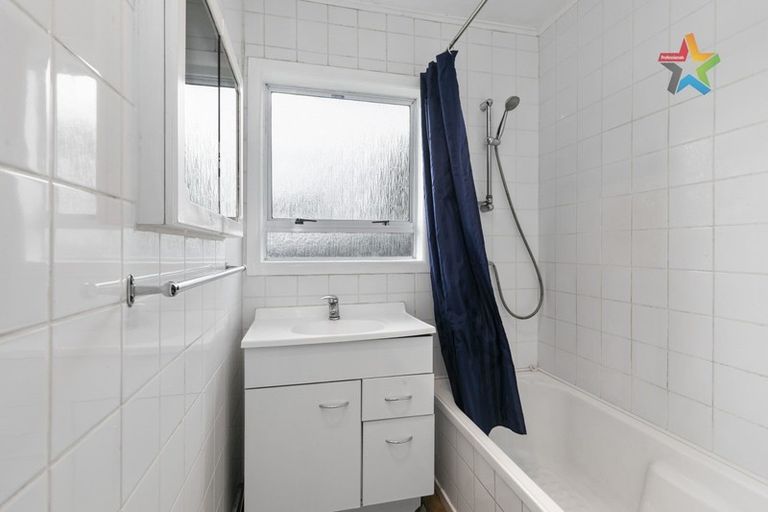 Photo of property in 10 Hunt Street, Wainuiomata, Lower Hutt, 5014