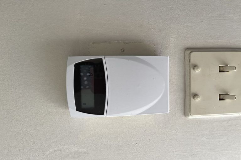 Photo of property in 68 Lake Road, Northcote, Auckland, 0627