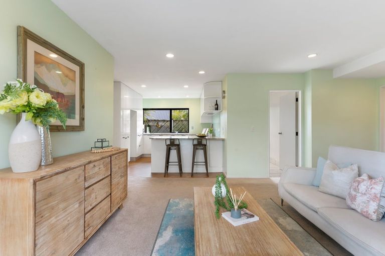 Photo of property in 15 Perendale Close, Somerville, Auckland, 2014