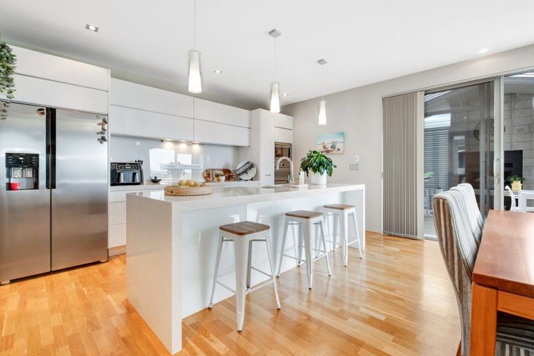 Photo of property in 39 Grand Drive, Orewa, 0931