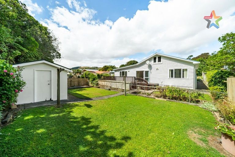 Photo of property in 28 Lincoln Avenue, Tawa, Wellington, 5028