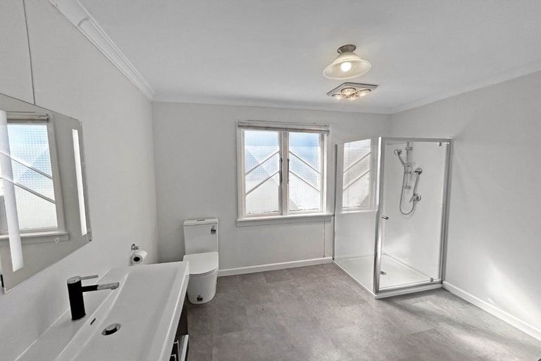 Photo of property in 16 Wood Street, Takaro, Palmerston North, 4410