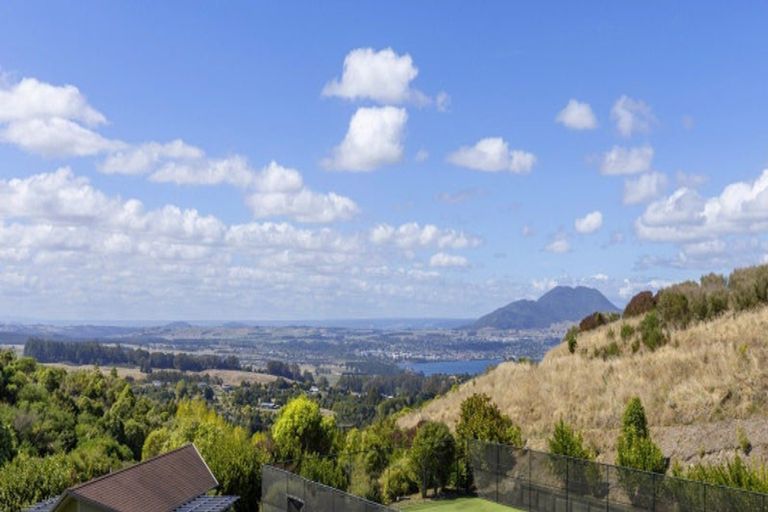 Photo of property in 5 Grandview Lane, Acacia Bay, 3385