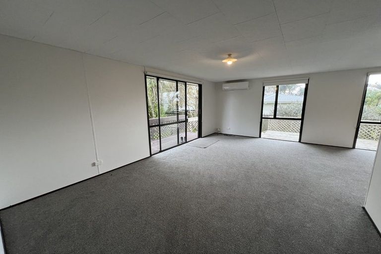 Photo of property in 2/25 Devonshire Road, Unsworth Heights, Auckland, 0632