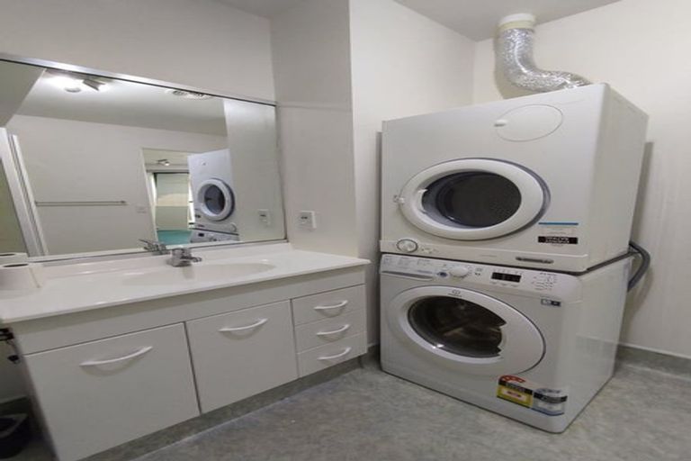 Photo of property in Palm Grove Apartments, 12/13c Palm Grove, Berhampore, Wellington, 6023